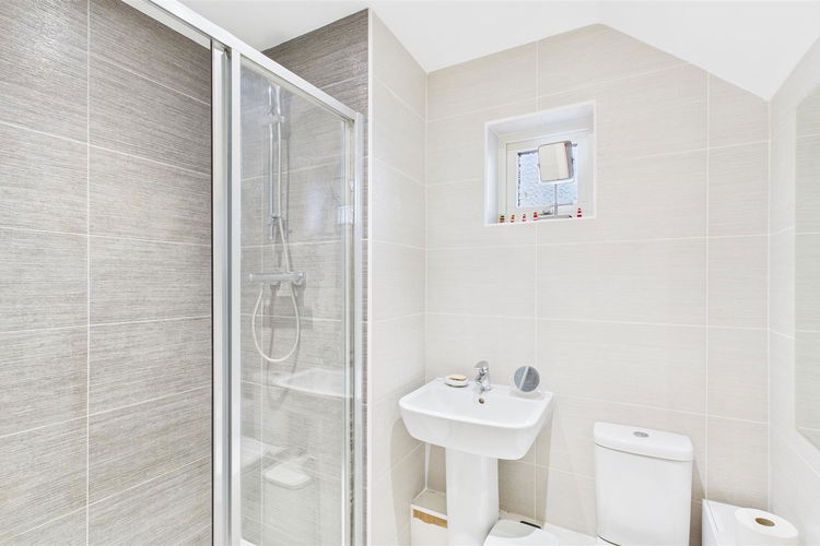 En suite Showerroom - Picture 28 of 33