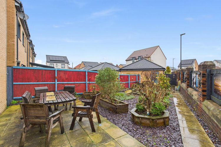 Outside - Picture 29 of 33