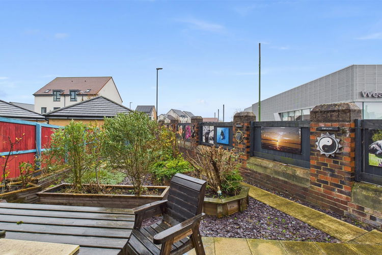 Outside - Picture 30 of 33