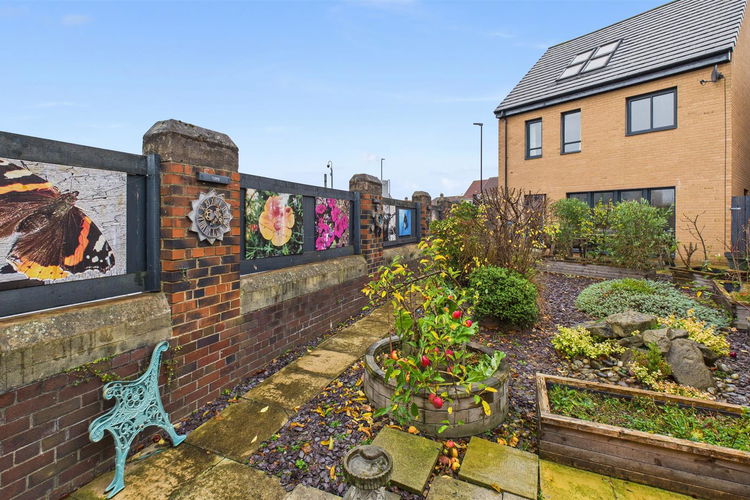 Outside - Picture 32 of 33