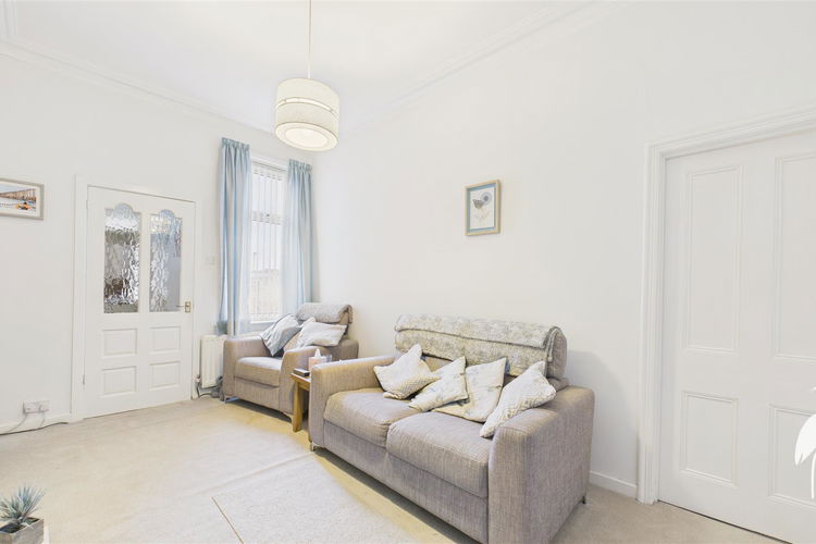 Lounge - Picture 3 of 13