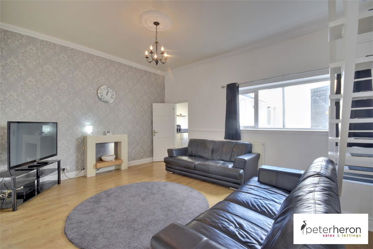 Lounge - Picture 2 of 14