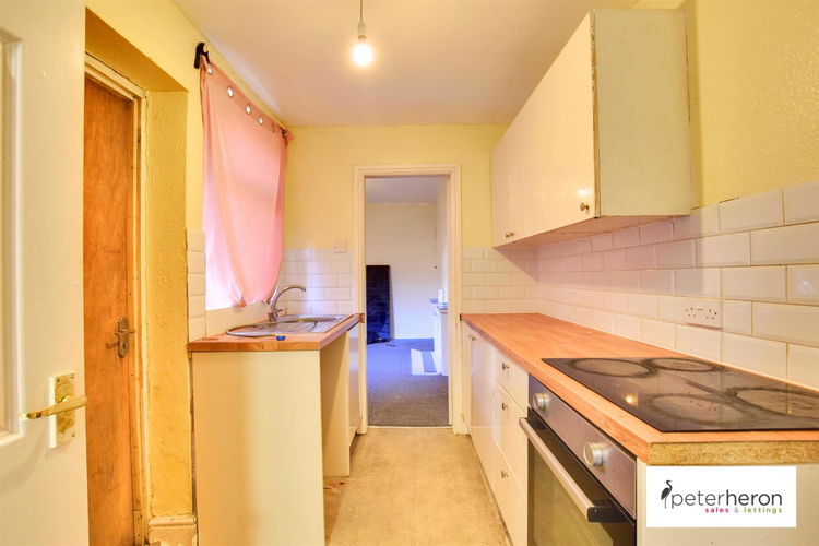 Kitchen - Picture 4 of 10