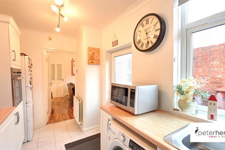 Kitchen - Picture 6 of 16