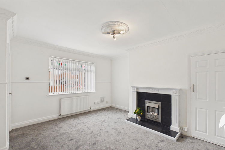 Lounge - Picture 2 of 16