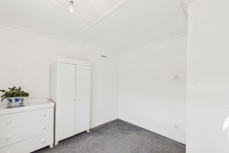 Bedroom 1 - Picture 9 of 16