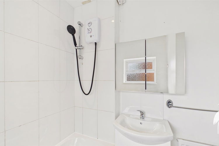 Bathroom - Picture 15 of 16