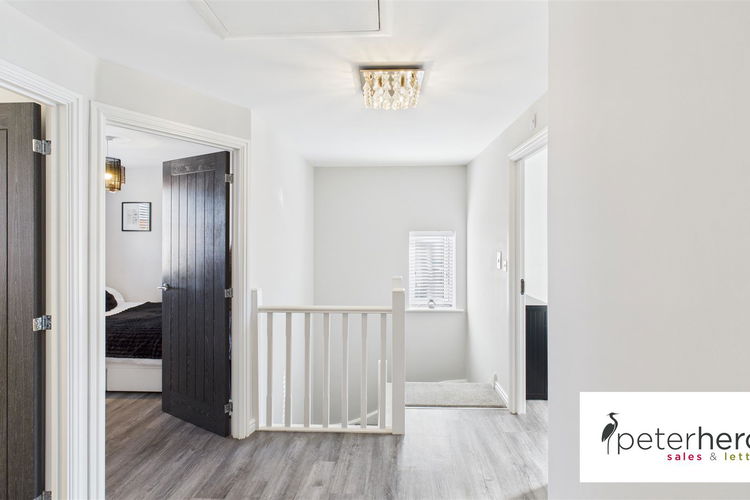 First Floor Landing - Picture 29 of 37