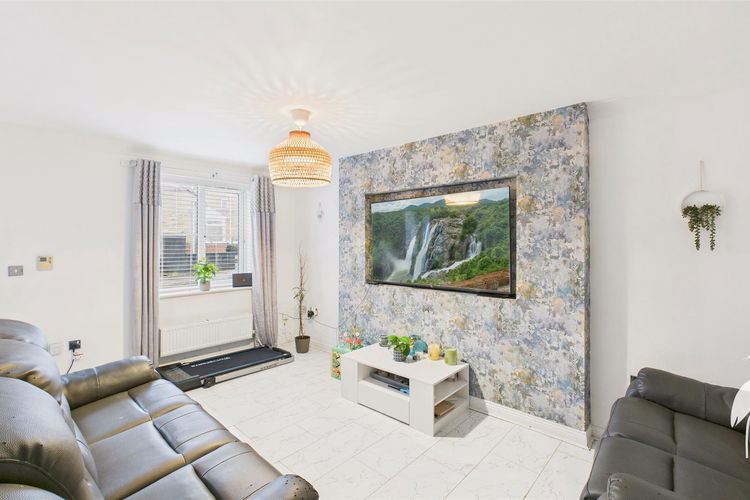 Lounge - Picture 2 of 16