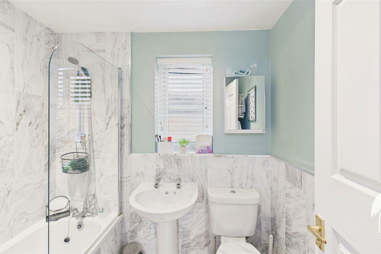 Bathroom - Picture 12 of 16