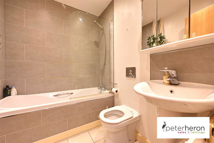 Bathroom - Picture 11 of 11