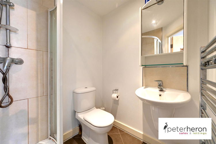 En Suite - Picture 8 of 11