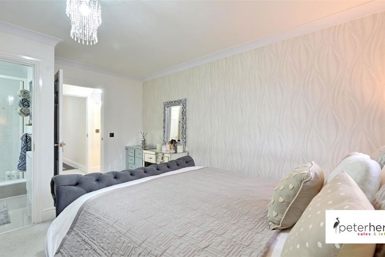 Bedroom 1 - Picture 9 of 14