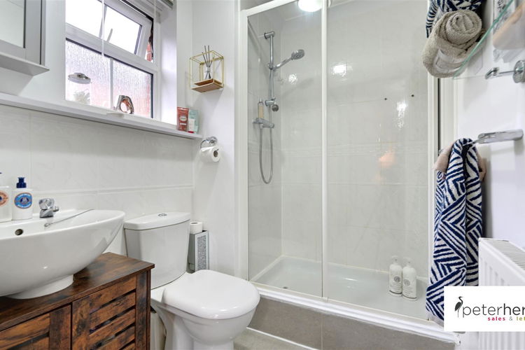 En-Suite - Picture 10 of 14