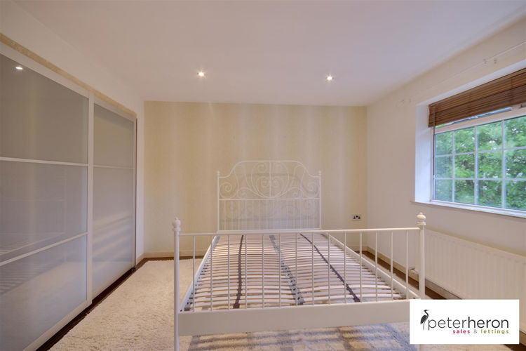 Master Bedroom - Picture 15 of 27