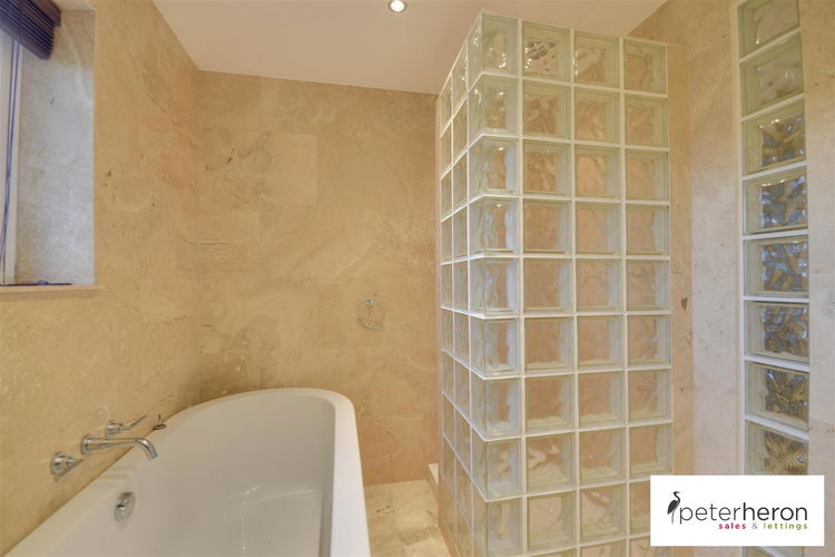 Main Bathroom - Picture 23 of 27