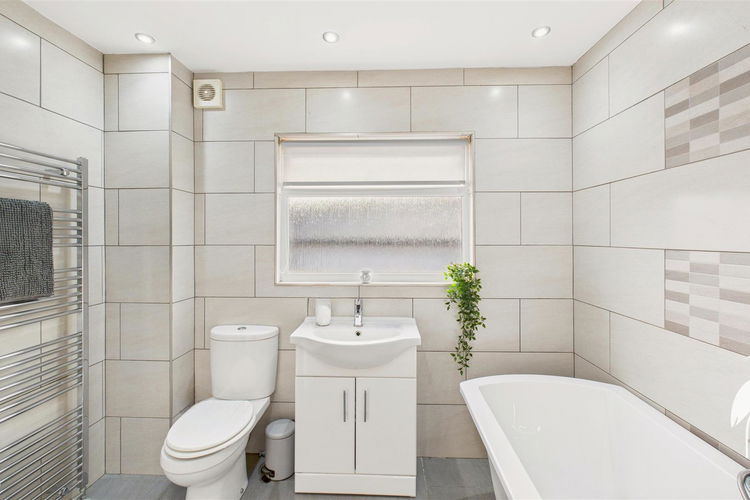 Bathroom - Picture 16 of 19