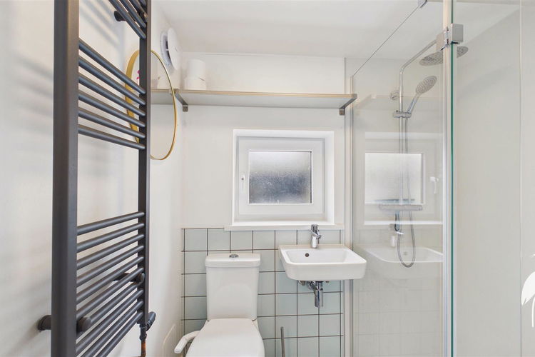 En Suite Showerroom - Picture 12 of 13