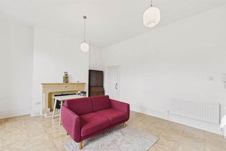 Lounge/Diner - Picture 4 of 13