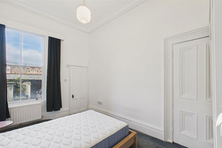 Bedroom - Picture 10 of 13