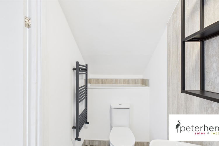 En Suite Showeroom - Picture 11 of 13