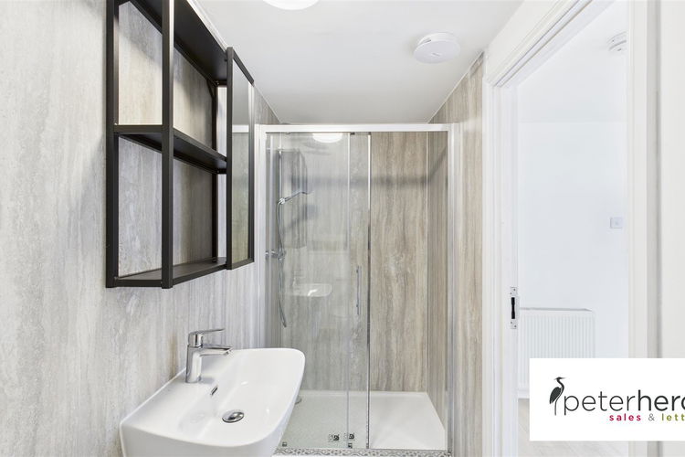 En Suite Showeroom - Picture 12 of 13