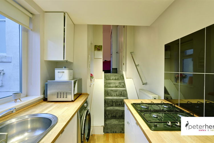 Kitchen - Picture 6 of 19