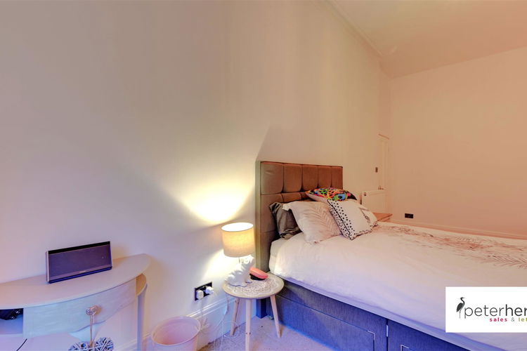 Bedroom 1 - Picture 10 of 19