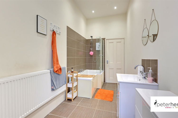 Bathroom - Picture 16 of 19