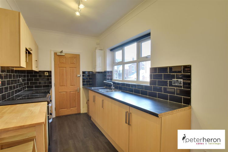 Kitchen - Picture 4 of 12