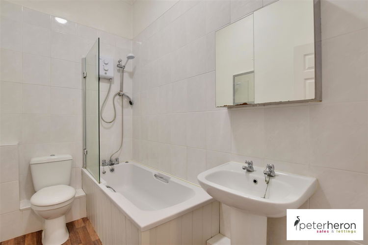 Bathroom - Picture 10 of 12