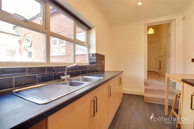 Kitchen - Picture 6 of 12