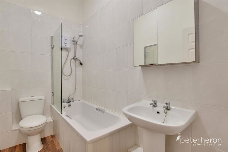 Bathroom - Picture 10 of 12