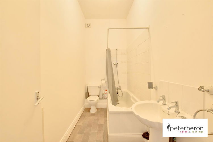 Bathroom - Picture 10 of 10