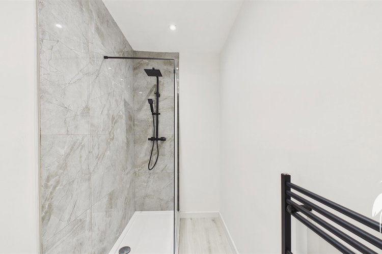 Shower Room - Picture 17 of 21