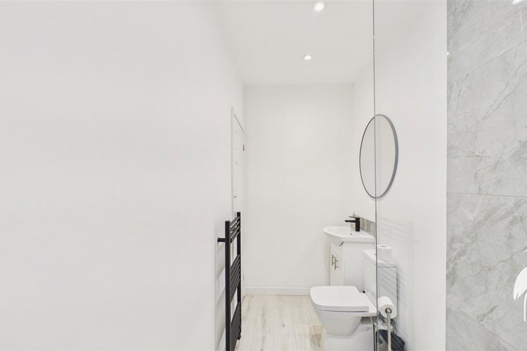 Shower Room - Picture 18 of 21