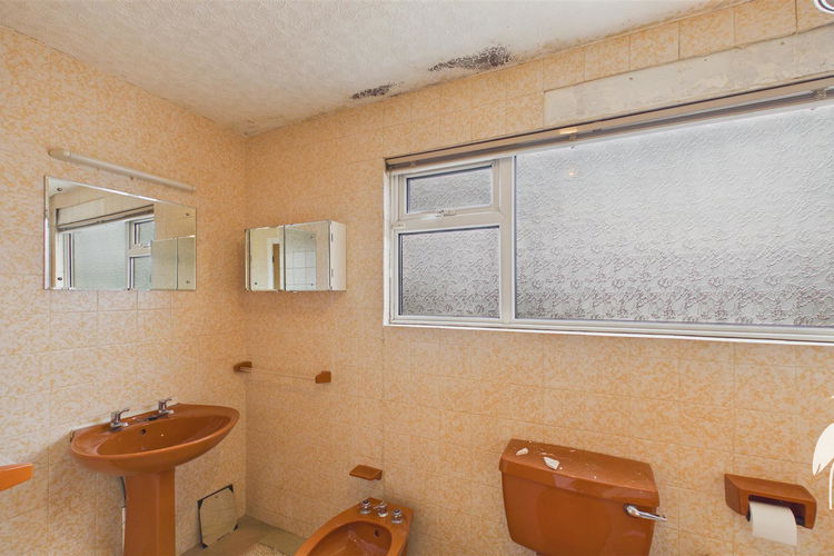 Bathroom - Picture 23 of 28