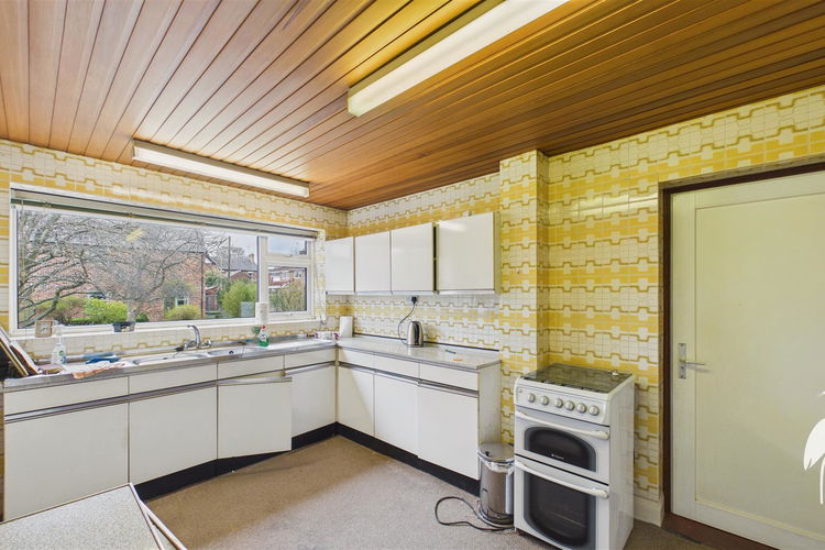 Kitchen - Picture 10 of 28