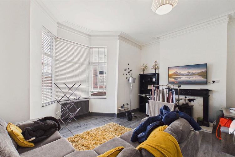 Communal Lounge - Picture 12 of 16