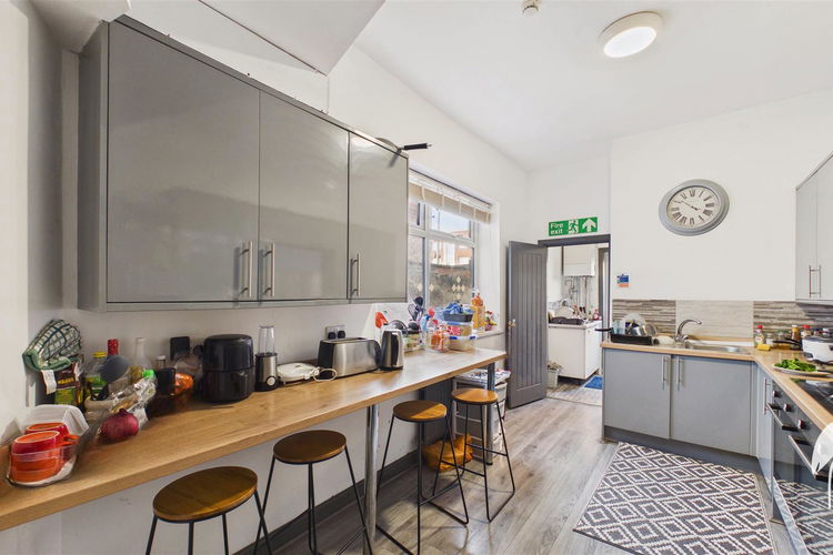 Communal Kitchen - Picture 14 of 16