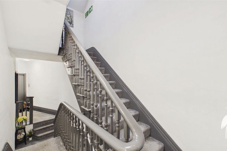 Communal Landing - Picture 5 of 16