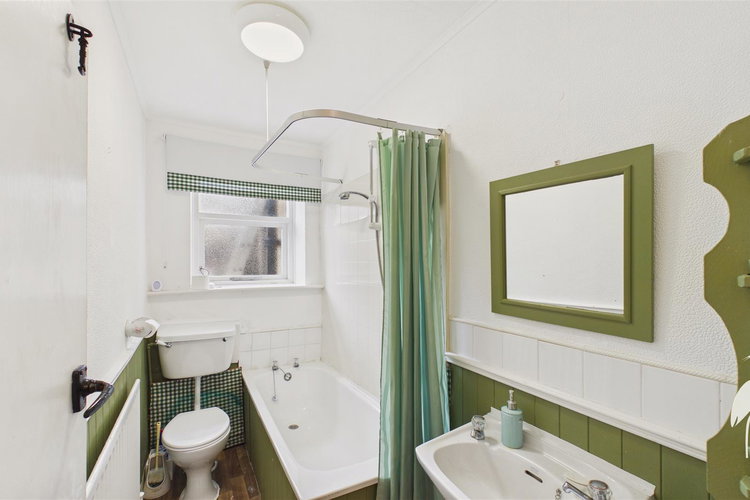 Bathroom - Picture 9 of 13