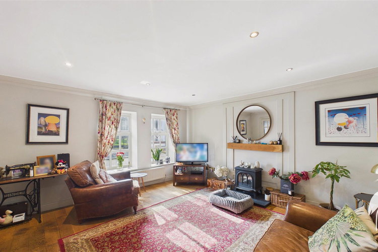 Lounge - Picture 2 of 28