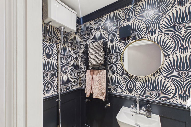 Shower Room - Picture 11 of 28