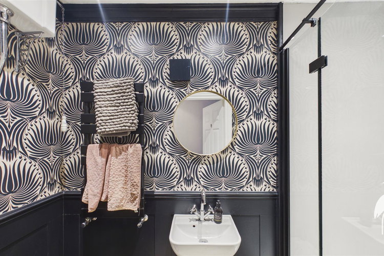 Shower Room - Picture 12 of 28