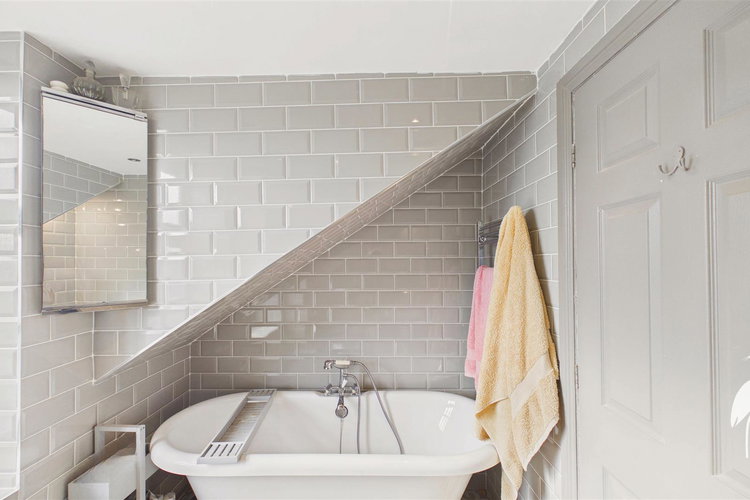 Bathroom - Picture 20 of 28