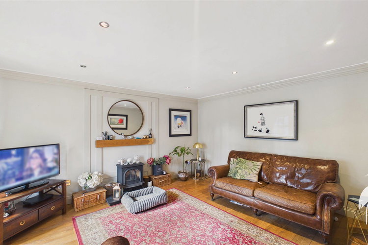 Lounge - Picture 3 of 28