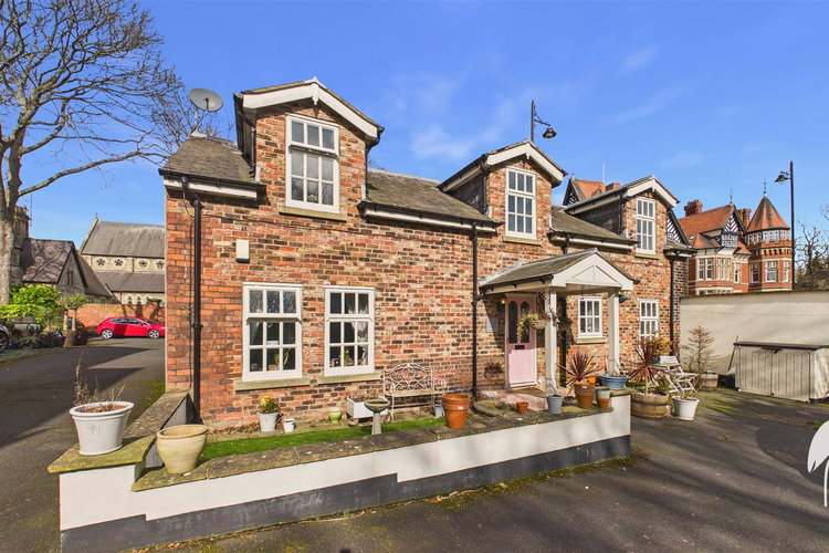 Outside - Picture 25 of 28