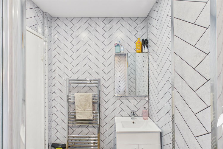 Shower Room - Picture 16 of 42