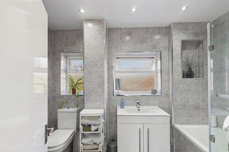 Bathroom - Picture 29 of 42